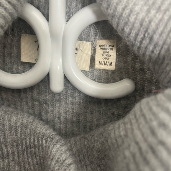 Sweater bundle 3 sweaters !! - Picture 6 of 6